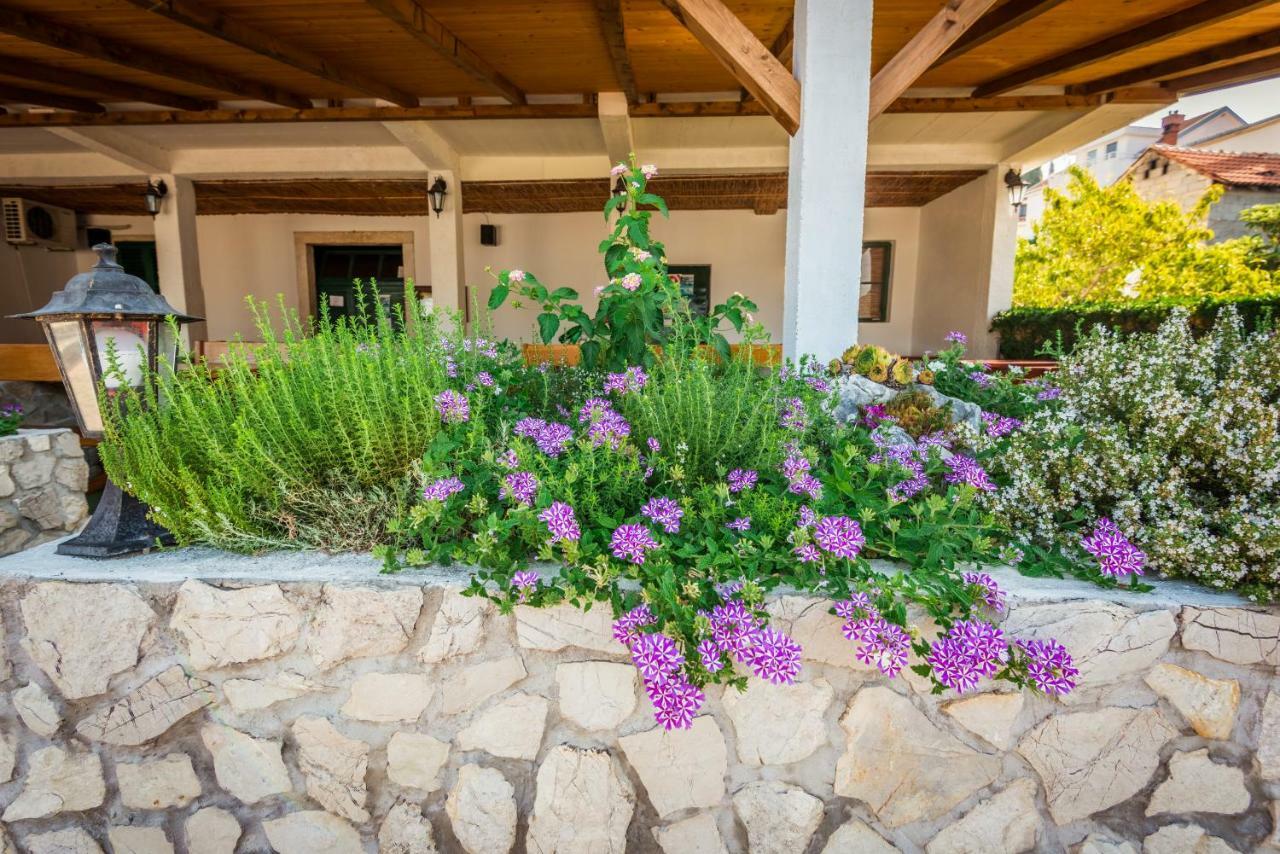 Apartments Galeb 布拉采 外观 照片