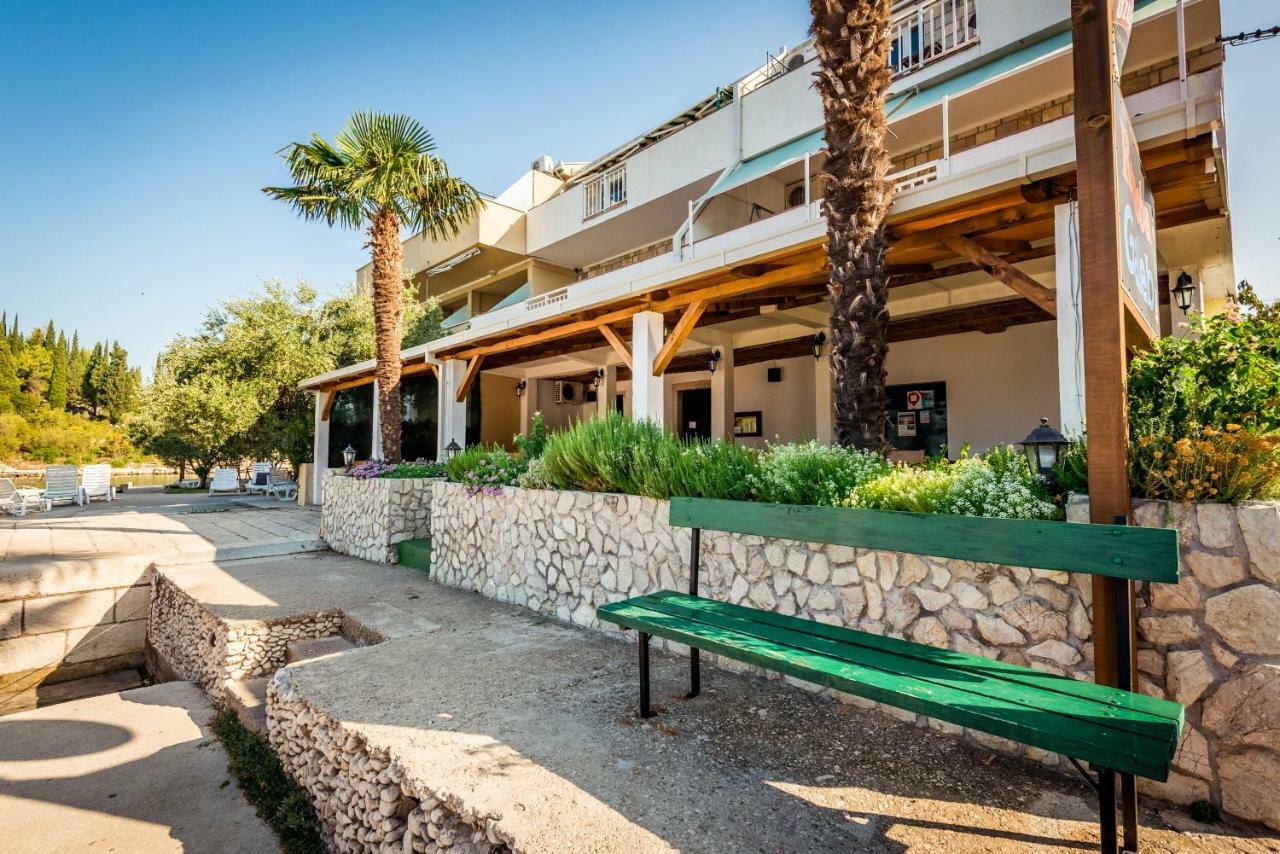 Apartments Galeb 布拉采 外观 照片